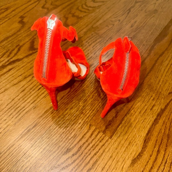 Stunning Red Suede Prada Sandals Size 40 - Picture 3 of 4